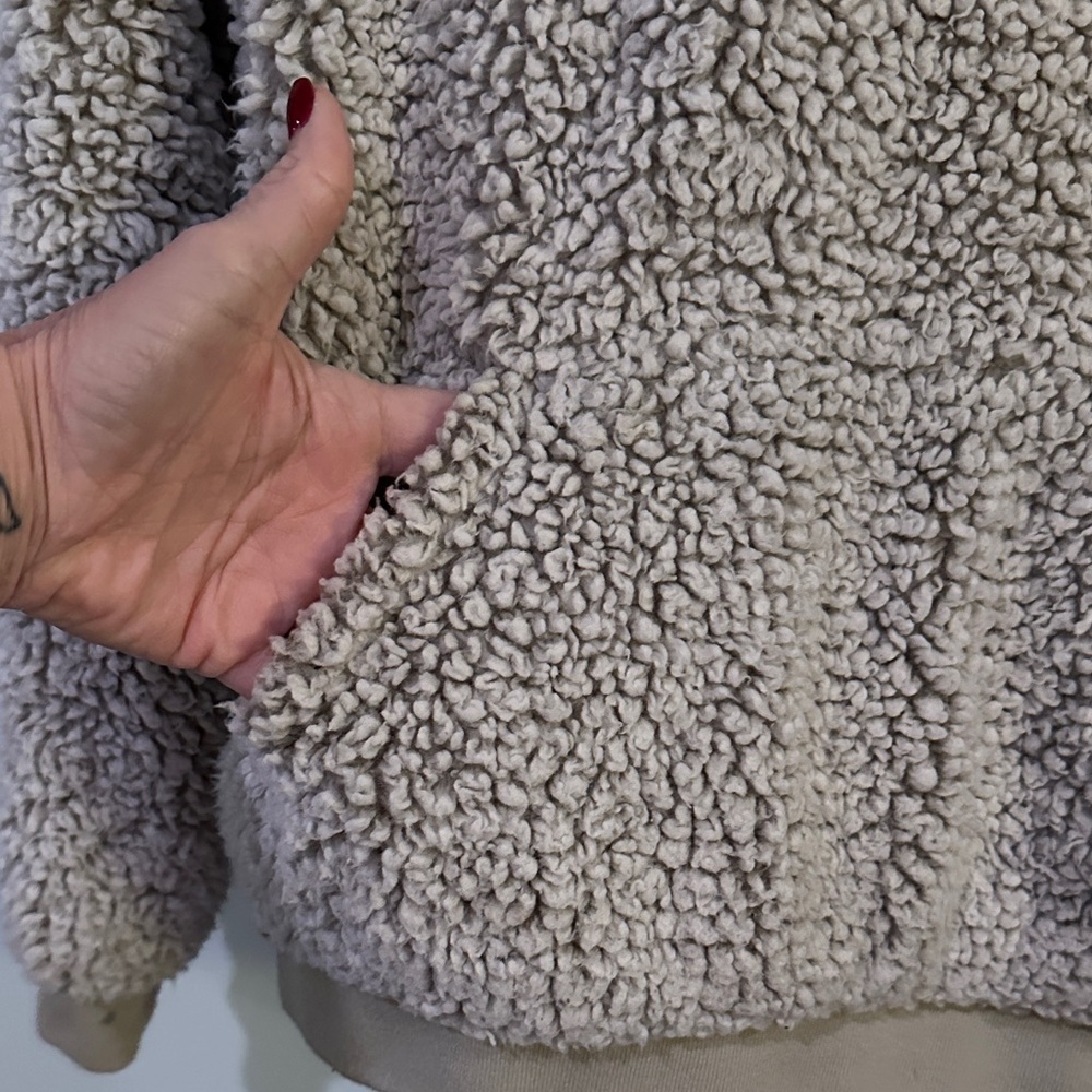 Thread & Supply Women’s Small Gray Sherpa Fleece Hoodie Pullover - Picture 3 of 7